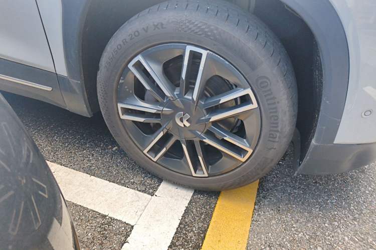 Used Nio ES6 2020 430KM Performance Version Right Front Wheel Hub