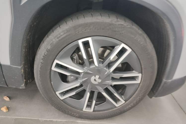 Used Nio ES6 2020 420 km Sport Edition Right Front Wheel Hub