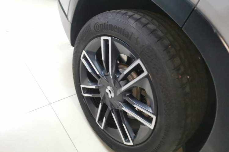 Used Nio ES6 2020 610KM Signature Edition Right Rear Wheel Hub
