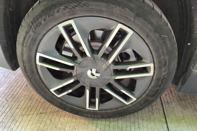 Used Nio ES6 2020 610KM Signature Edition Right Rear Wheel Hub