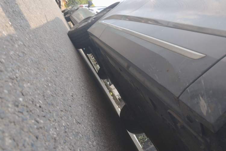 Used Nio ES6 2020 600 km Sport Edition Right Side Sill