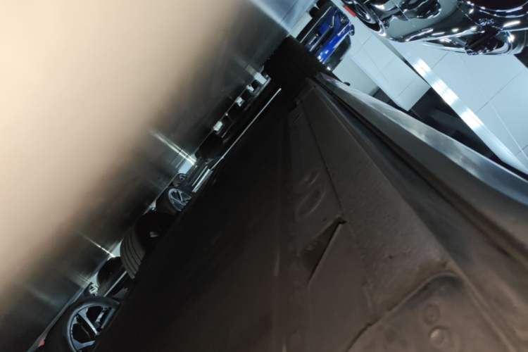 Used Nio ES6 2020 600 km Sport Edition Right Side Sill