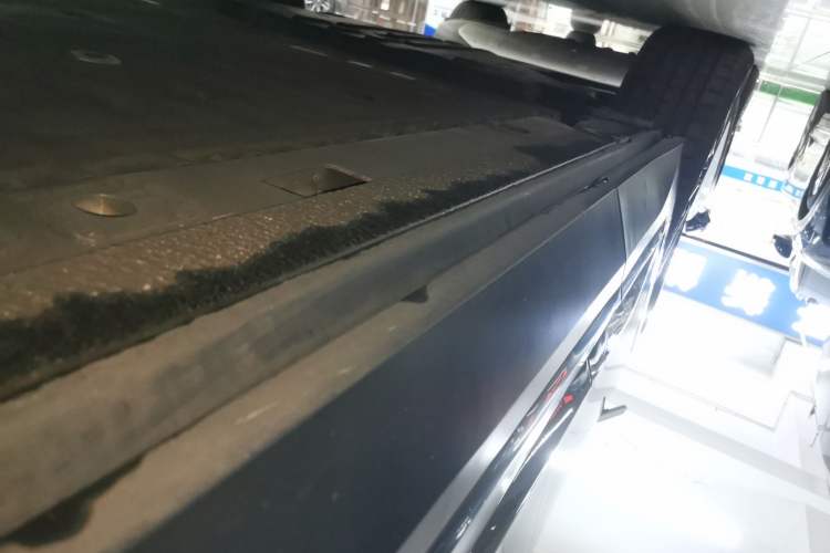 Used Nio ES6 2020 610KM Signature Edition Right Side Sill