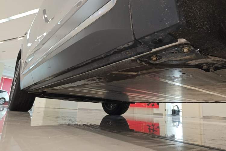 Used Nio ES6 2020 420 km Sport Edition Right Side Sill