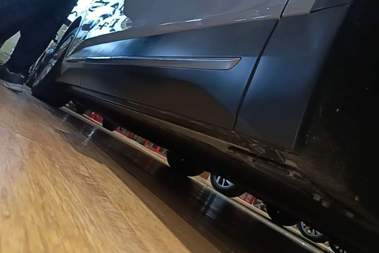 Used Nio ES6 2020 610 km Performance Version Right Side Sill