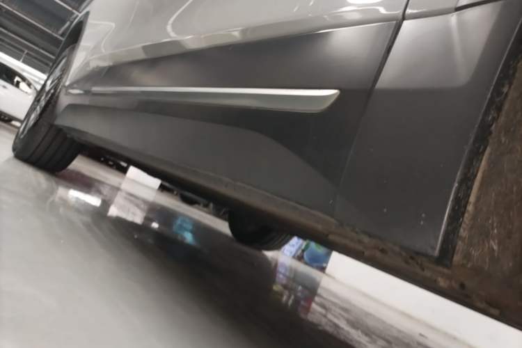 Used Nio ES6 2020 600 km Sport Edition Right Side Sill