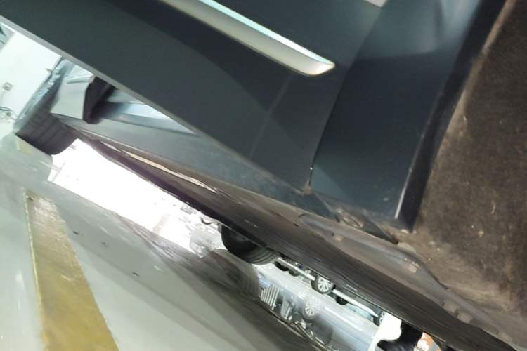 Used Nio ES6 2020 610 km Performance Version Right Side Sill