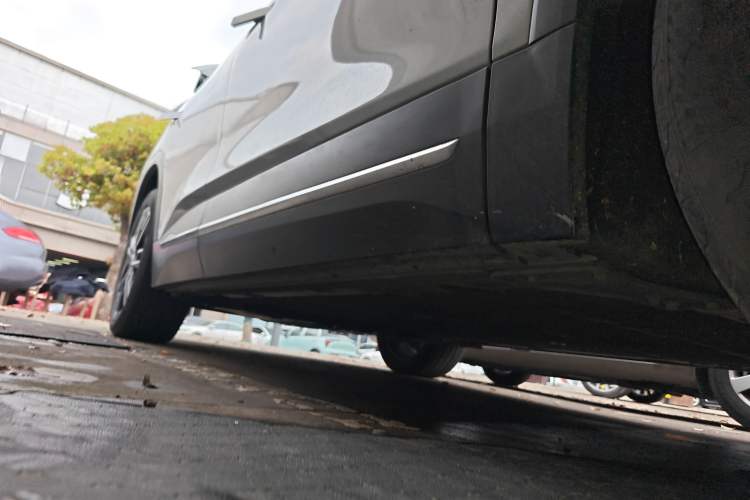 Used Nio ES6 2020 610KM Signature Edition Right Side Sill