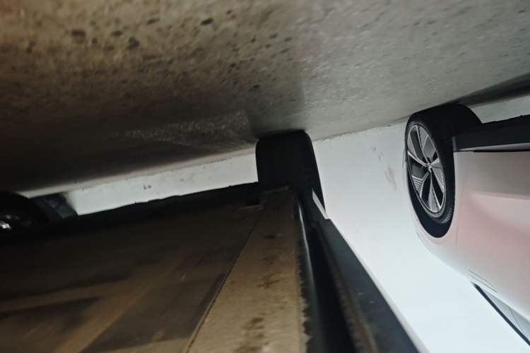 Used Nio ES6 2020 420 km Sport Edition Right Side Sill