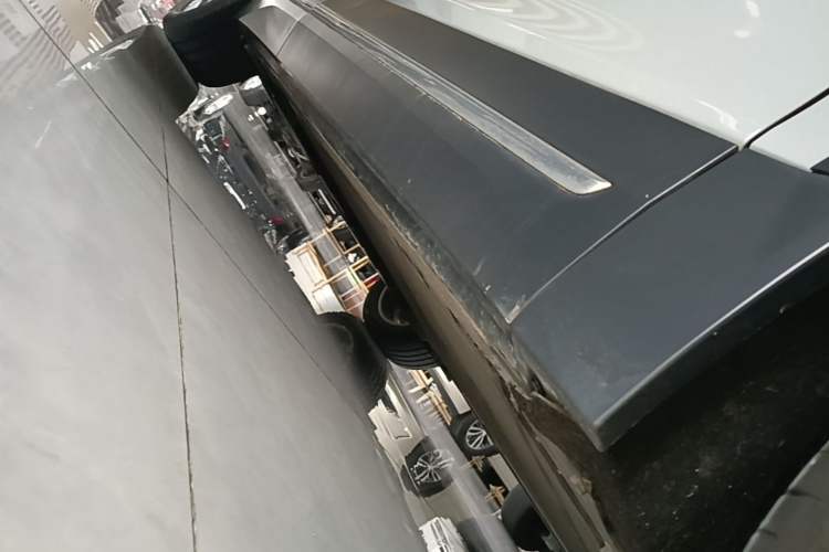 Used Nio ES6 2020 420 km Sport Edition Right Side Sill