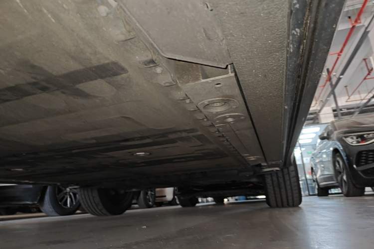 Used Nio ES6 2020 610 km Performance Version Left Side Sill