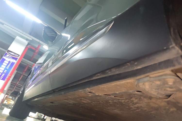 Used Nio ES6 2020 600 km Sport Edition Left Side Sill