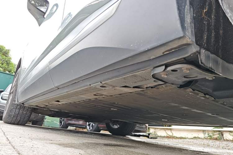 Used Nio ES6 2020 600 km Sport Edition Left Side Sill