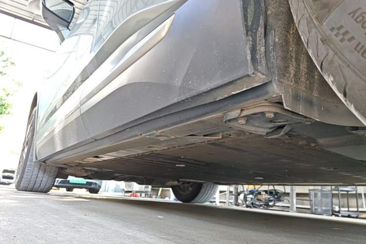 Used Nio ES6 2020 600 km Sport Edition Left Side Sill