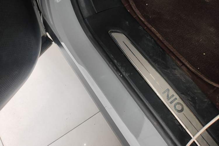 Used Nio ES6 2020 600 km Sport Edition Left Side Sill
