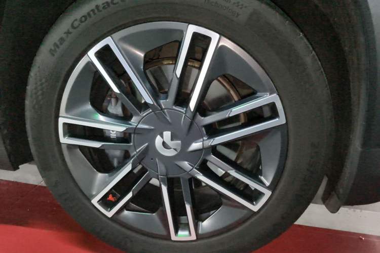 Used Nio ES6 2020 420 km Sport Edition Right Front Wheel Hub