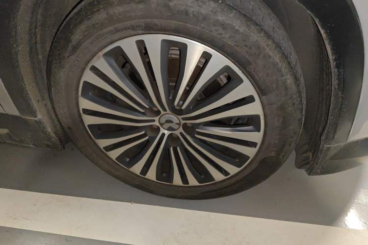 Used Nio ES6 2020 610KM Signature Edition Right Front Wheel Hub