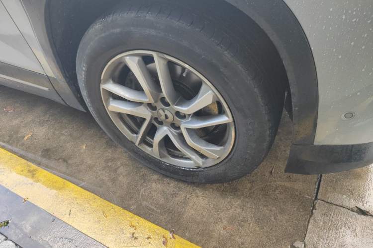 Used Nio ES6 2020 420 km Sport Edition Right Front Wheel Hub