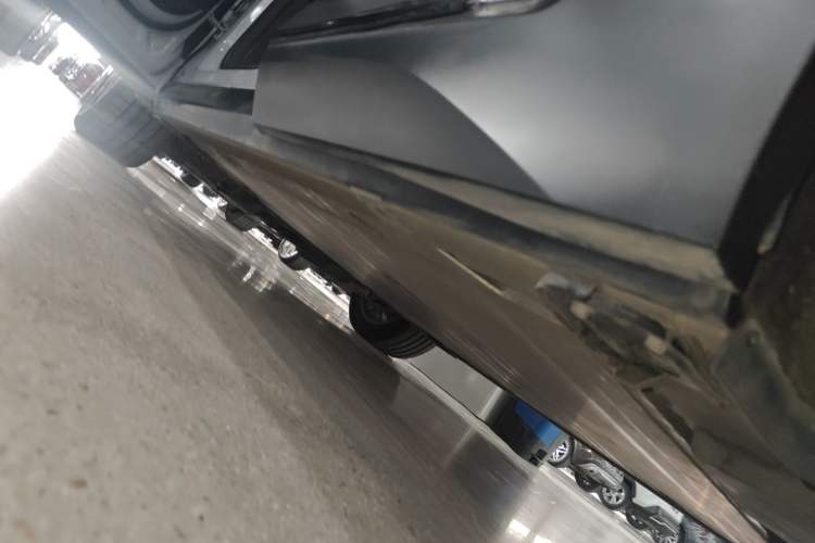 Used Nio ES6 2020 420 km Sport Edition Left Side Sill