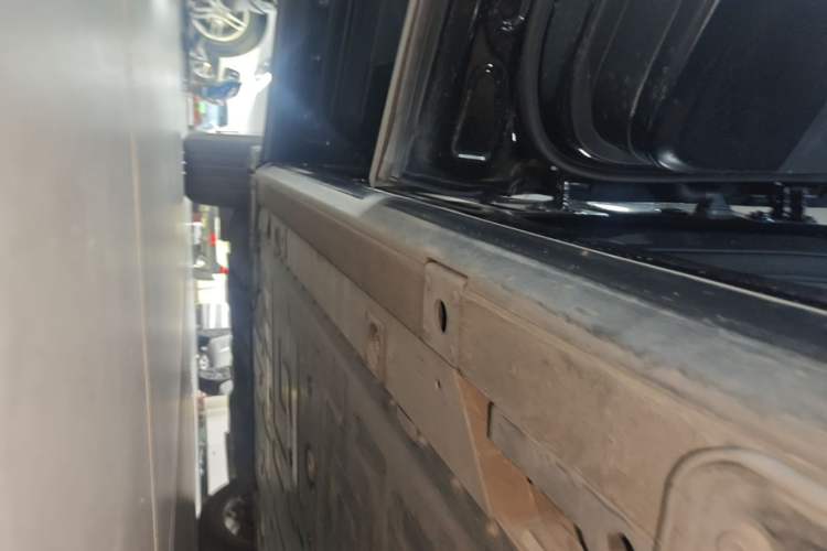 Used Nio ES6 2020 600 km Sport Edition Left Side Sill