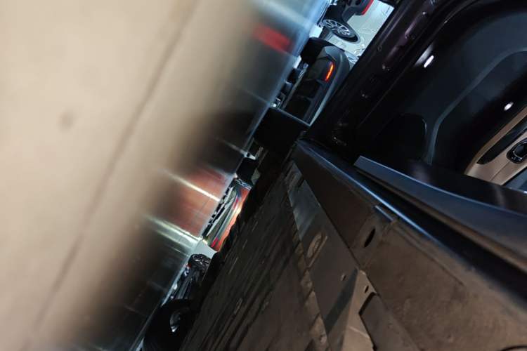Used Nio ES6 2020 610KM Signature Edition Left Side Sill