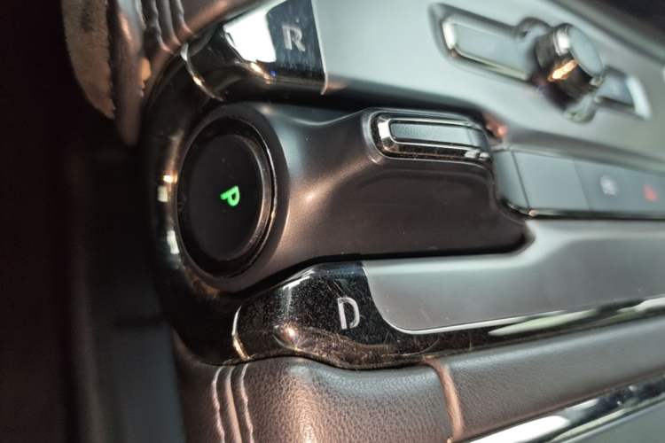 Used Nio ES6 2020 430 km Signature Edition Gear Lever
