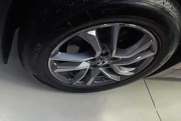 Used Nio ES6 2020 600 km Sport Edition Left Front Wheel Hub