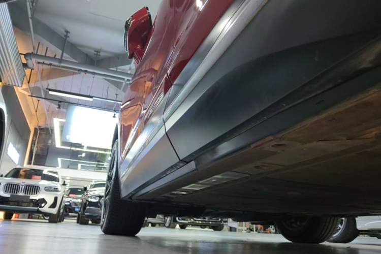 Used Nio ES6 2020 420 km Sport Edition Left Side Sill