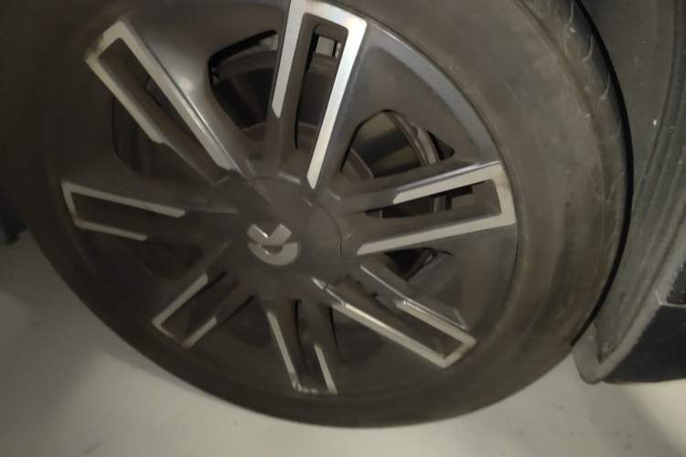 Used Nio ES6 2020 600 km Sport Edition Right Front Wheel Hub