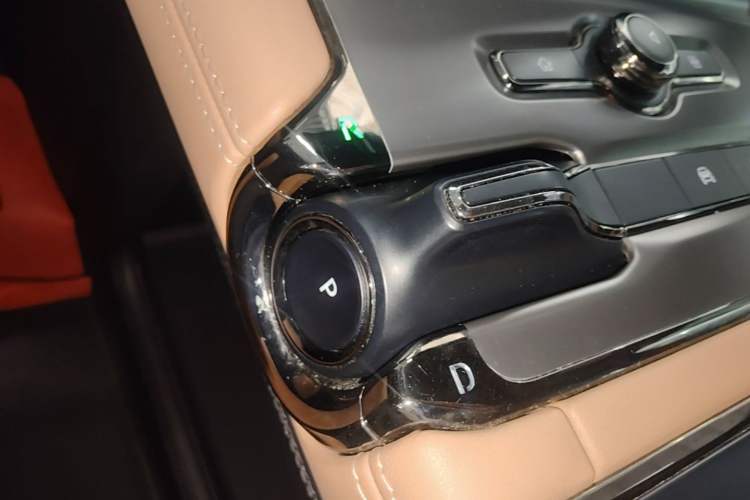 Used Nio ES6 2020 430 km Signature Edition Gear Lever