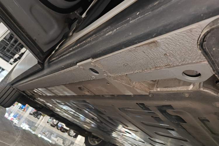 Used Nio ES6 2020 420 km Sport Edition Left Side Sill