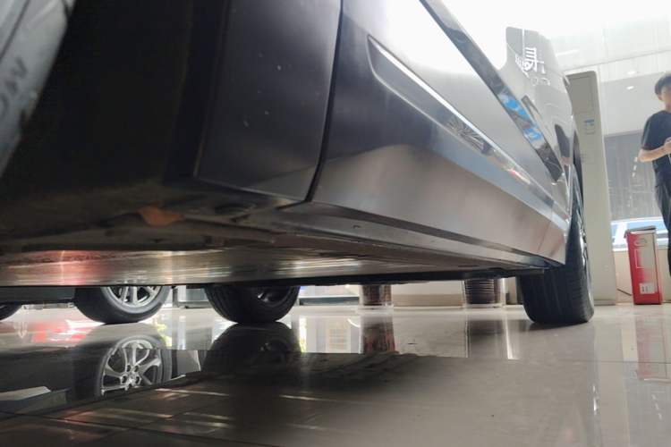 Used Nio ES6 2020 430 km Signature Edition Left Side Sill