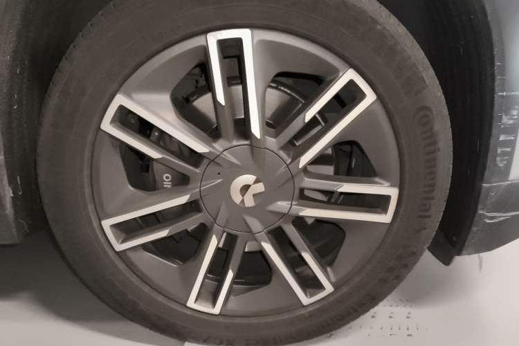 Used Nio ES6 2020 600 km Sport Edition Right Front Wheel Hub