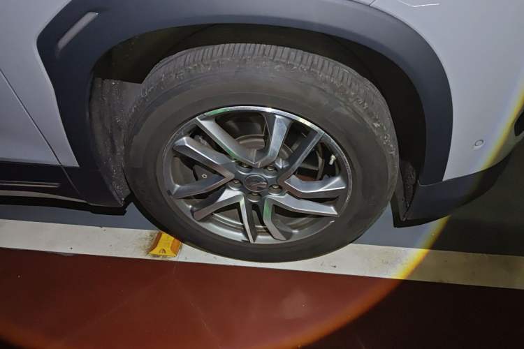 Used Nio ES6 2020 600 km Sport Edition Right Front Wheel Hub