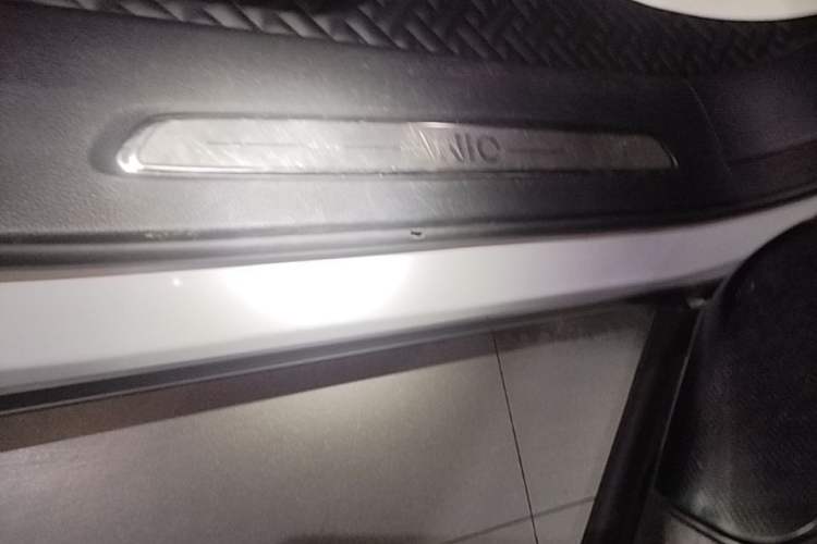 Used Nio ES6 2020 420 km Sport Edition Right Side Sill
