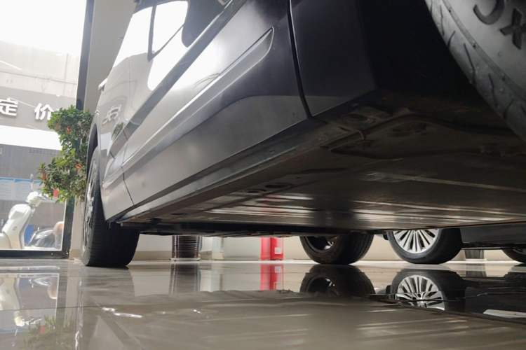 Used Nio ES6 2020 430 km Signature Edition Right Side Sill