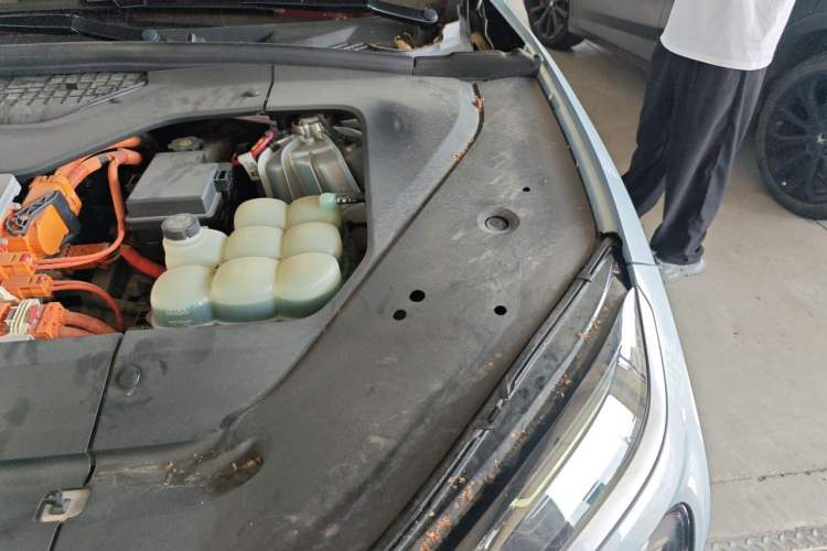 Used Nio ES6 2020 610 km Performance Version Engine Bay Left