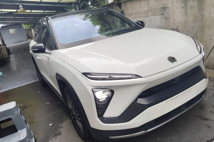Used Nio ES6 2020 465 km Performance Version Front Right 45 Deg