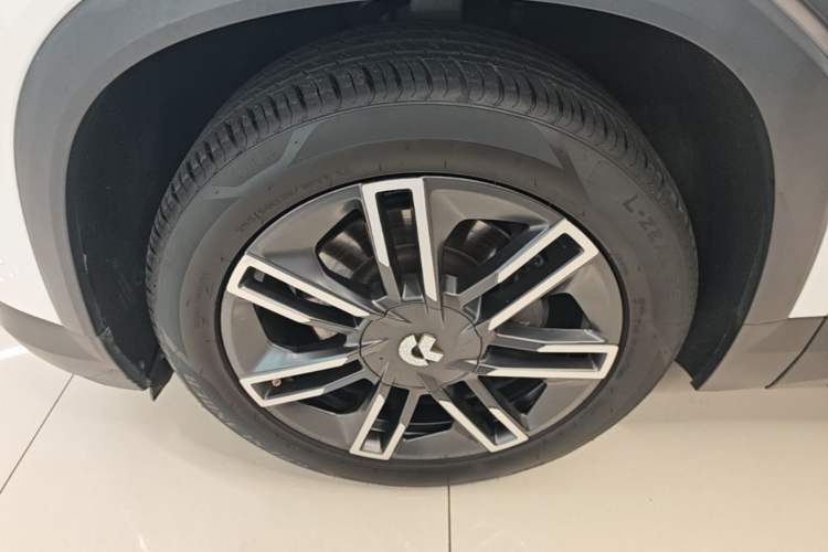 Used Nio ES6 2020 420 km Sport Edition Left Front Wheel Hub