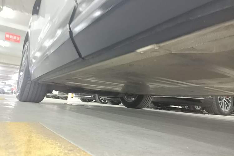 Used Nio ES6 2020 420 km Sport Edition Left Side Sill