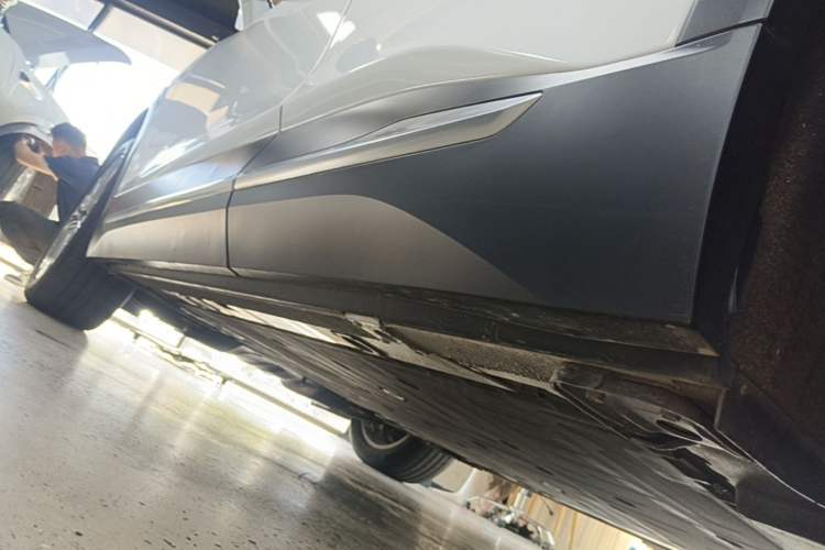 Used Nio ES6 2020 600 km Sport Edition Left Side Sill