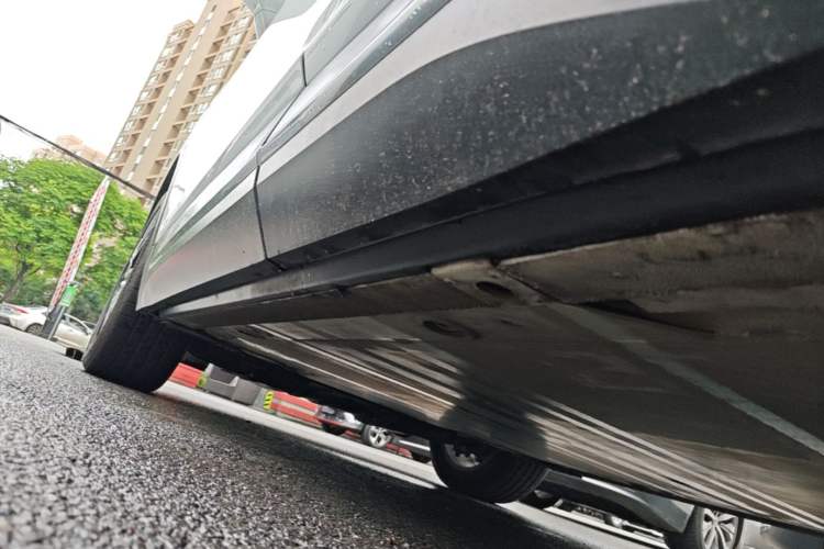 Used Nio ES6 2020 420 km Sport Edition Left Side Sill