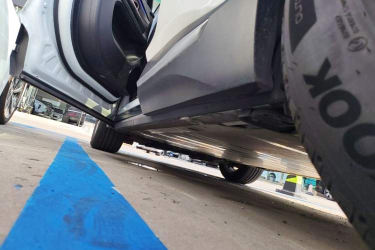 Used Nio ES6 2020 420 km Sport Edition Left Side Sill