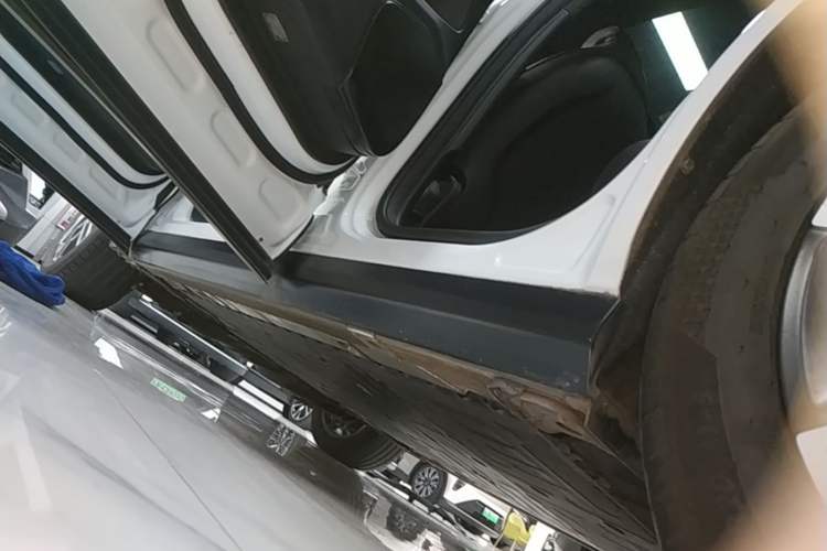 Used Nio ES6 2020 610 km Performance Version Left Side Sill