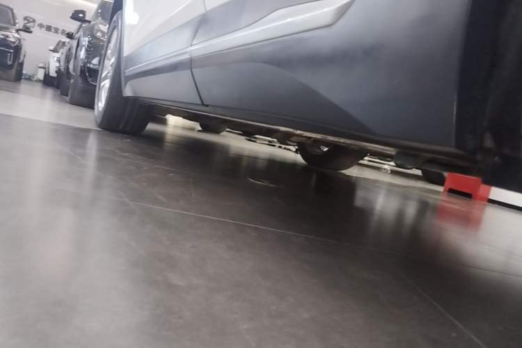 Used Nio ES6 2020 420 km Sport Edition Left Side Sill