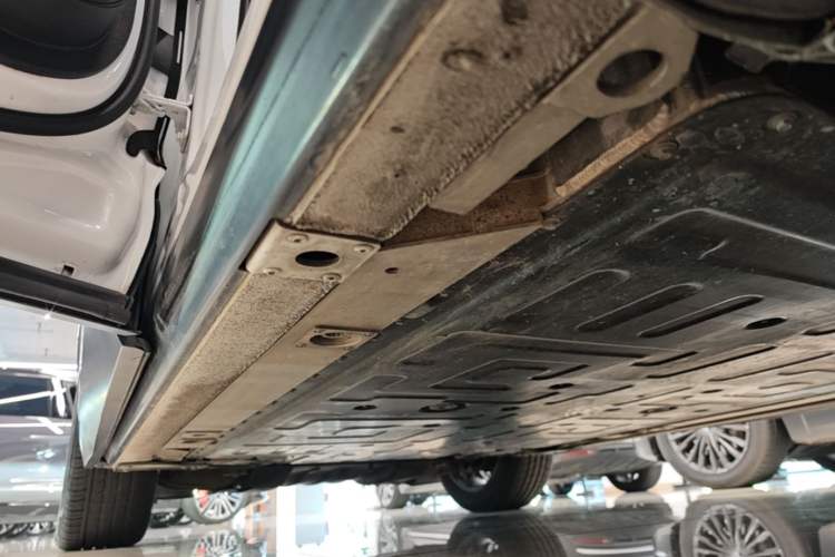 Used Nio ES6 2020 420 km Sport Edition Left Side Sill