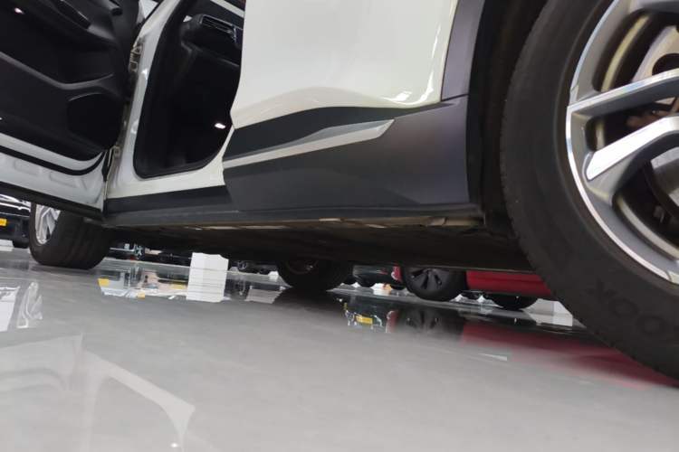 Used Nio ES6 2020 420 km Sport Edition Left Side Sill