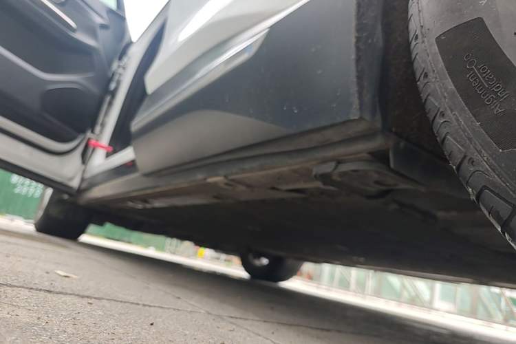 Used Nio ES6 2020 600 km Sport Edition Left Side Sill