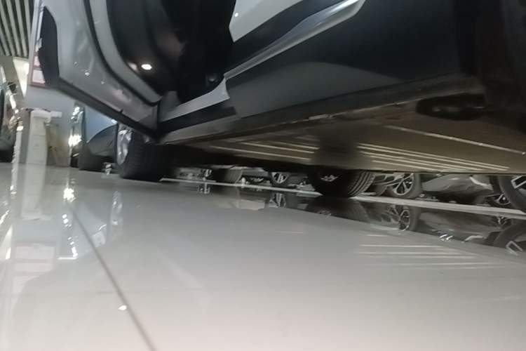 Used Nio ES6 2020 420 km Sport Edition Left Side Sill