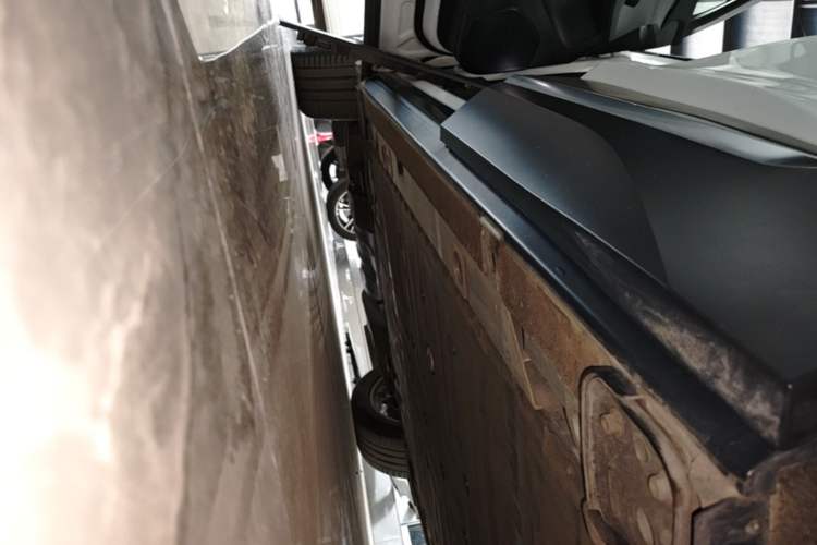 Used Nio ES6 2020 600 km Sport Edition Left Side Sill